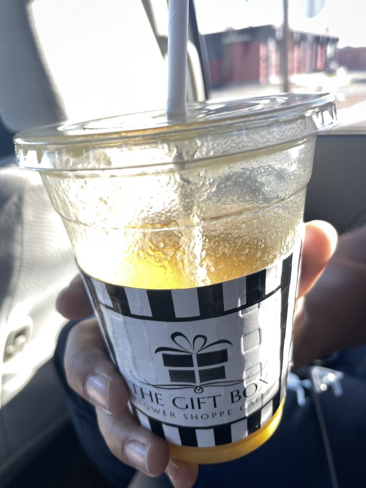 THE GIFT BOX FLOWER SHOPPE Updated September 2024 2700 Montana Ave