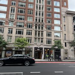 Athleta - Street view