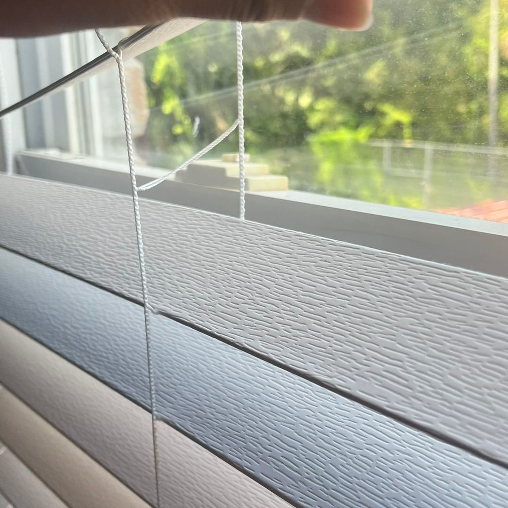 Blue Roc Premier Properties - Broken window lock that doesn't work. Let's not forget the seals are broken - Apartments Near Me - Lakeland, Florida