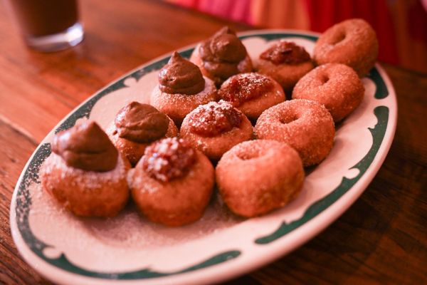 Pip's Original Doughnuts & Chai by null