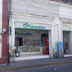 Farmacia Uno - La fachada del negocio