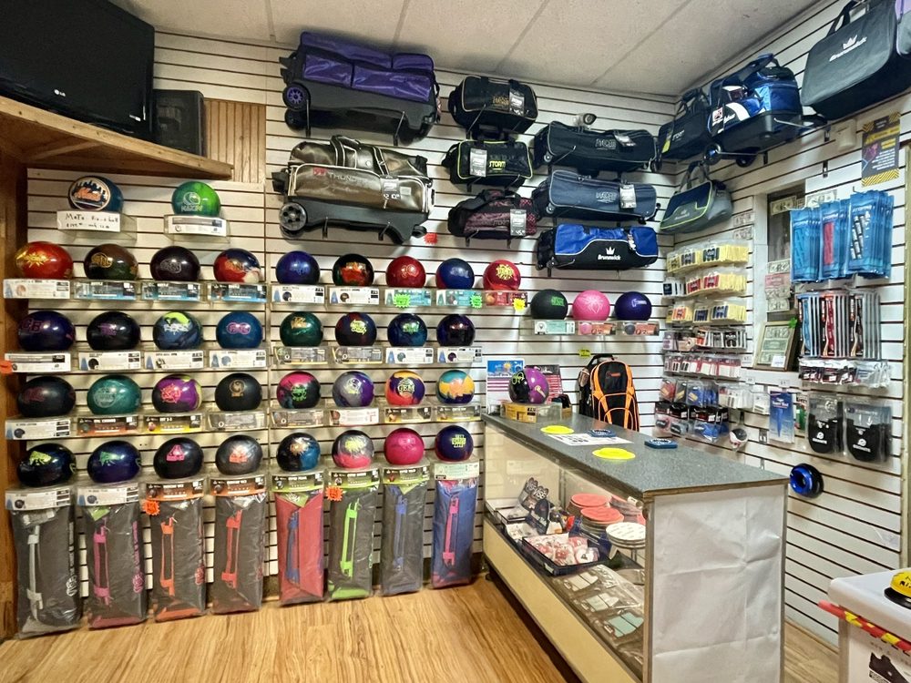 THE STRIKE LAB PRO SHOP 30 Park Ave, Linden, New Jersey Sporting