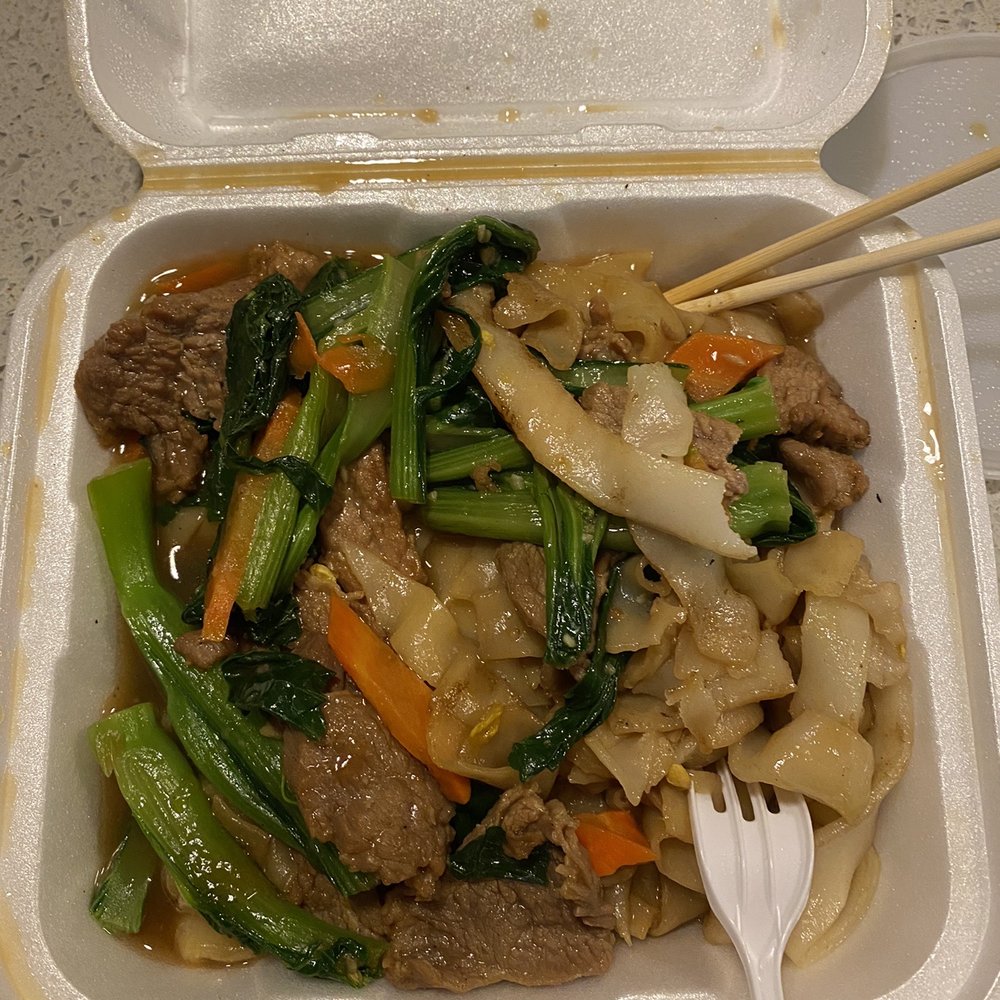 R House - Pan fried flat rice noodle with beef - Cantonese Near Me - Houston, Texas R House - Pan fried flat rice noodle with beef - Cantonese Near Me - Houston, Texas