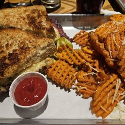 Reuben with Sweet Potato Fries Reuben with Sweet Potato Fries