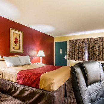 Econo Lodge Topeka Blvd - Hotels Near Me - Topeka, Kansas