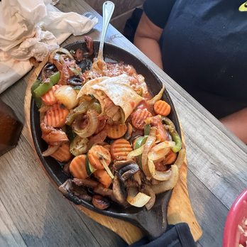 El Maguey - Veggie fajita-no flavor at all! - Mexican Near Me - Bridgeton, Missouri
