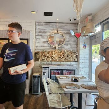 D’Lite Bistro & Bakery - Poke Near Me - Key Biscayne, Florida