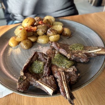 Hilton Garden Inn - Lamb chops - Hotels Near Me - Rungis, 94