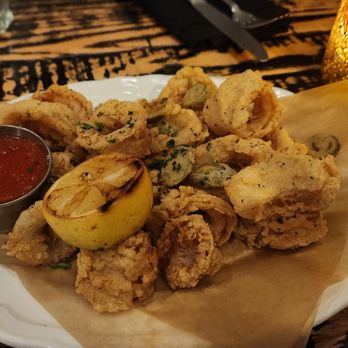 Mad Chef Kitchen And Bar - Fried calamari and jalapeño rings - New American Near Me - Ellicott City, Maryland