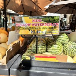 Sigona's Farmers Market - Exterior