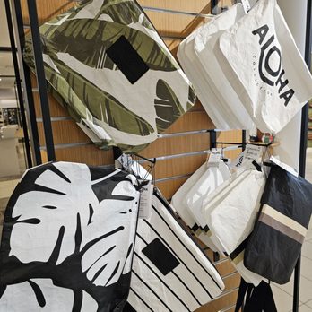 Nordstrom Ala Moana - Useful packing pouches! - Department Stores Near Me - Honolulu, Hawaii