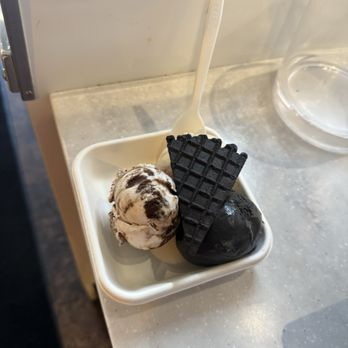 Jeni's Splendid Ice Creams - York, opaque, goat cheese cherry - Ice Cream & Frozen Yogurt Near Me - Charleston, South Carolina