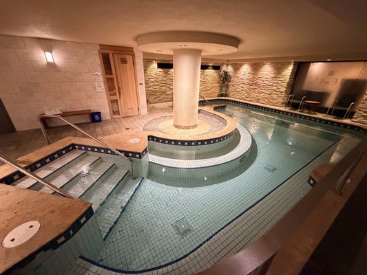 Banff Caribou Lodge & Spa by null