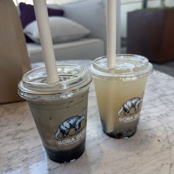 Boba Guys - Hojicha tea latte (left) and lychee tea (right) - Bubble Tea Near Me - San Francisco, California Boba Guys - Hojicha tea latte (left) and lychee tea (right) - Bubble Tea Near Me - San Francisco, California