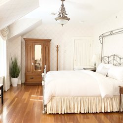 Princess and the Pea Hotel - Snow White room
