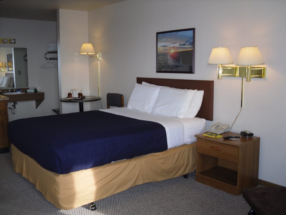 VILLAGE INN ON THE LAKE 73 Photos & 11 Reviews 3310 Memorial Dr, Two Rivers, Wisconsin