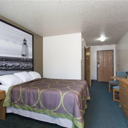 Super 8 by Wyndham Houghton Lake - Guest room