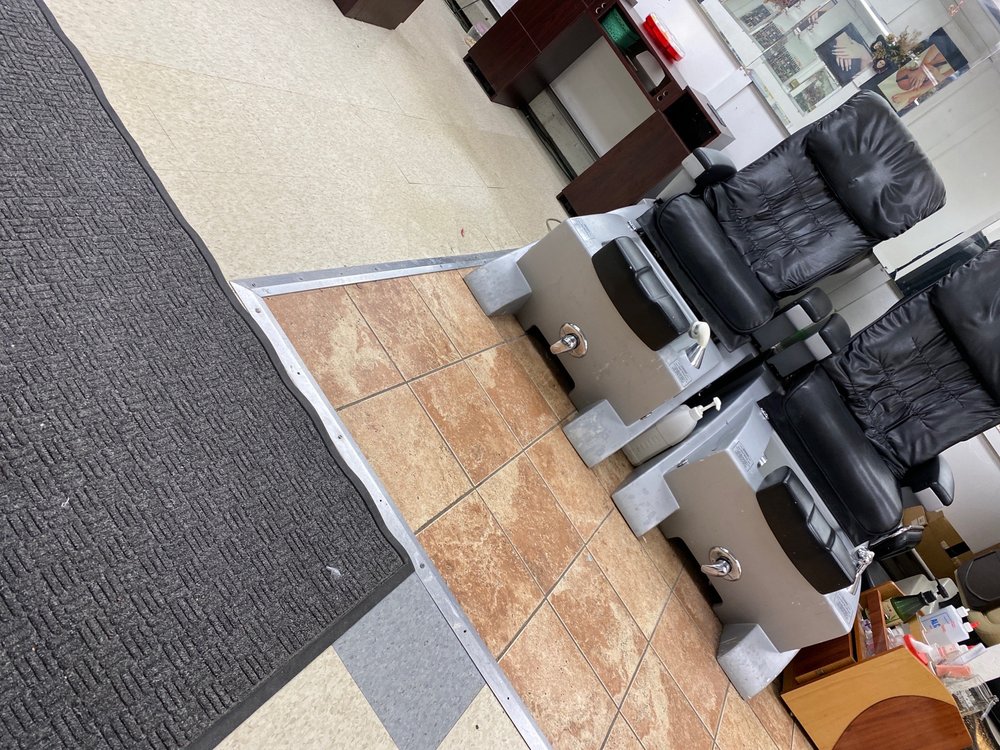 LUXURY NAILS Updated September 2024 1220 Main St, Springfield