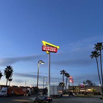 In-N-Out Burger - Fast Food Near Me - Fresno, California In-N-Out Burger - Fast Food Near Me - Fresno, California