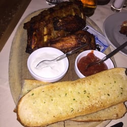 Pizzeria La Nona, Heinrich Kurz - Ribs and chicken wings with garlic bread