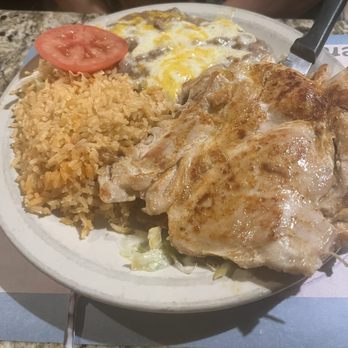 Casa Gamino - Chicken (sorry don't know the name) with rice and beans.   The taste was delicious! - Mexican Near Me - Paramount, California
