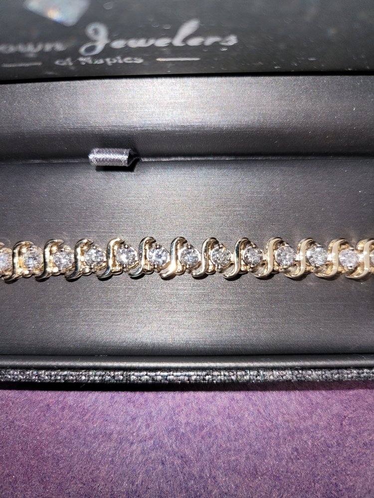 CROWN JEWELERS OF NAPLES Updated October 2024 35 Photos 4412