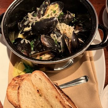 Clyde's at Mark Center - Sauvignon Blanc Steamed Mussels - American Near Me - Alexandria, Virginia