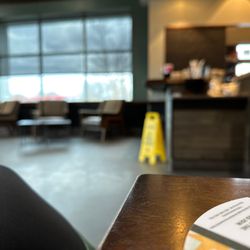 Starbucks - Literally no one here lol