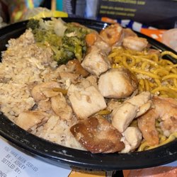 Kobe Japanese Steak & Seafood - Chicken and shrimp entree with fried rice