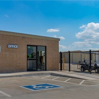 Extra Space Storage - Alternate Beauty Image - Extra Space Storage at 1401 N Coltrane Rd, Edmond, OK 73034 - Self Storage Near Me - Edmond, Oklahoma