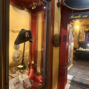 Le Procope - Napoleon hat - French Near Me - Paris, 75