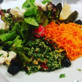 André Melkonyan - La grande azur: taboulé, feuilles de vignes, fromage, salade ...très sain mais très copieux ! - Armenian Near Me - Lyon, 69