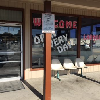 Highway 12 Laundry - Front view of laundromat - Laundromat Near Me - Rio Vista, California Highway 12 Laundry - Front view of laundromat - Laundromat Near Me - Rio Vista, California