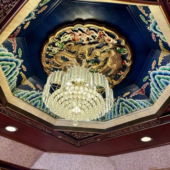 Golden Dragon Restaurant - The chandelier that I'm obsessed with. - Dim Sum Near Me - Los Angeles, California Golden Dragon Restaurant - The chandelier that I'm obsessed with. - Dim Sum Near Me - Los Angeles, California