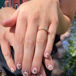Daisy nails Daisy nails