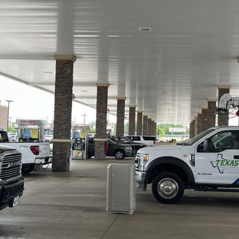 Buc-ee's - Expansive pump lanes - Gas Stations Near Me - Temple, Texas
