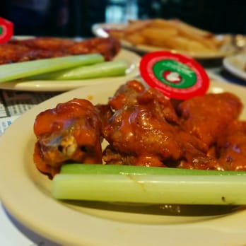 Winking Lizard Tavern - Spicy garlic deliciousness - Sports Bars Near Me - Avon, Ohio Winking Lizard Tavern - Spicy garlic deliciousness - Sports Bars Near Me - Avon, Ohio