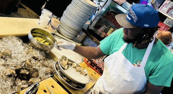 Half Shell Raw Bar by null
