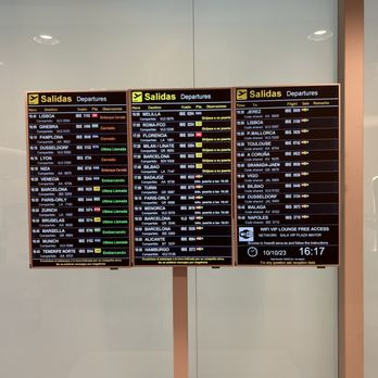 Sala VIP Aena, Plaza Mayor - Departure Board - Airport Lounges Near Me - Madrid, M