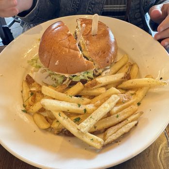Karl Strauss Brewing Company - Pub burgers and fries - Breweries Near Me - Corona, California Karl Strauss Brewing Company - Pub burgers and fries - Breweries Near Me - Corona, California
