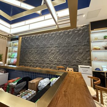 Cuci Burger - Stone wall decor - Chicken Shop Near Me - New York, New York