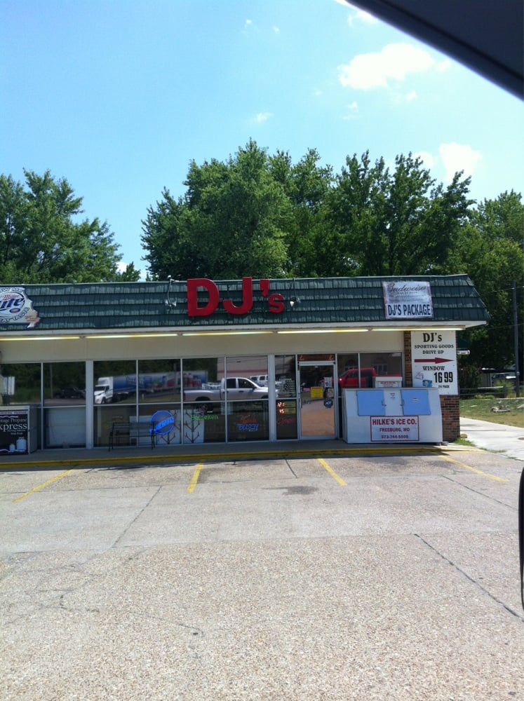 D J’S PACKAGE & SPORTING GOODS Updated October 2024 314 N Jefferson