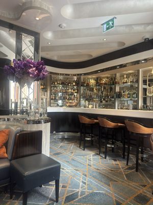 American Bar by null