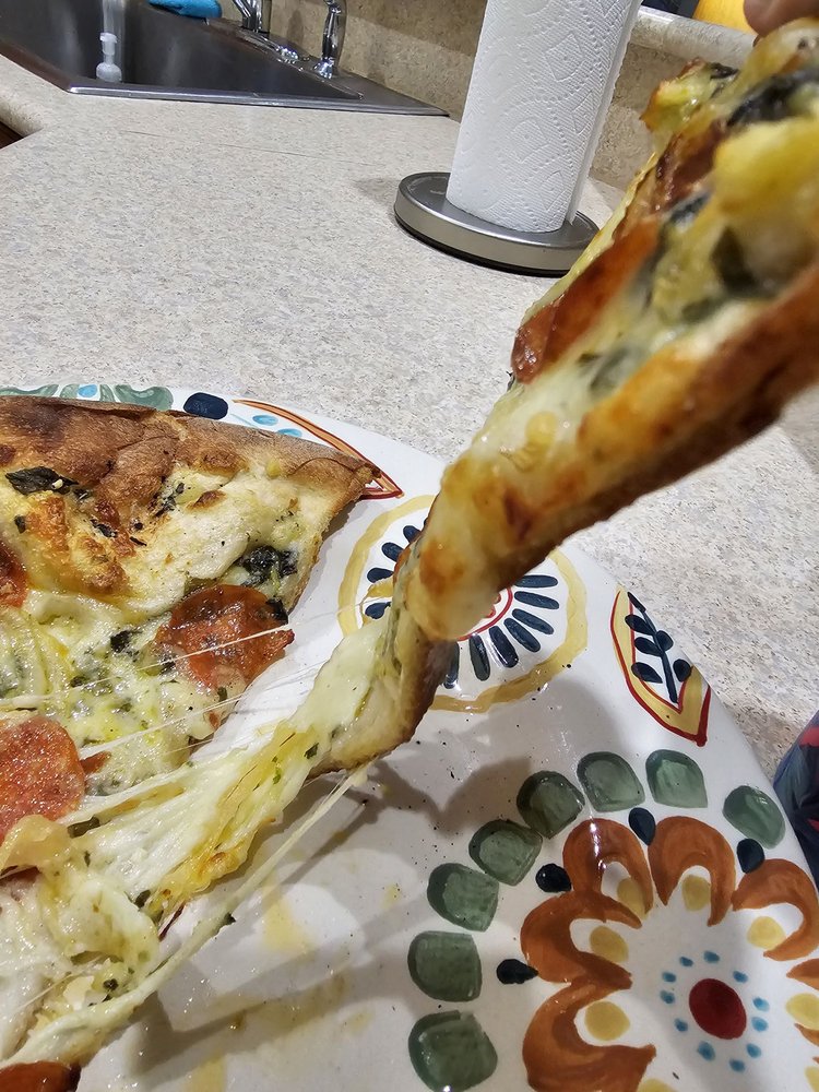 Cap's Pizza Logo