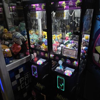 Rick's Sports Bar - a game machine with several stuffed animals - Sports Bars Near Me - Export, Pennsylvania Rick's Sports Bar - a game machine with several stuffed animals - Sports Bars Near Me - Export, Pennsylvania