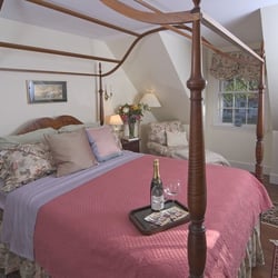 Fox Pond Bed & Breakfast - Fox Pond ~ Coral Room