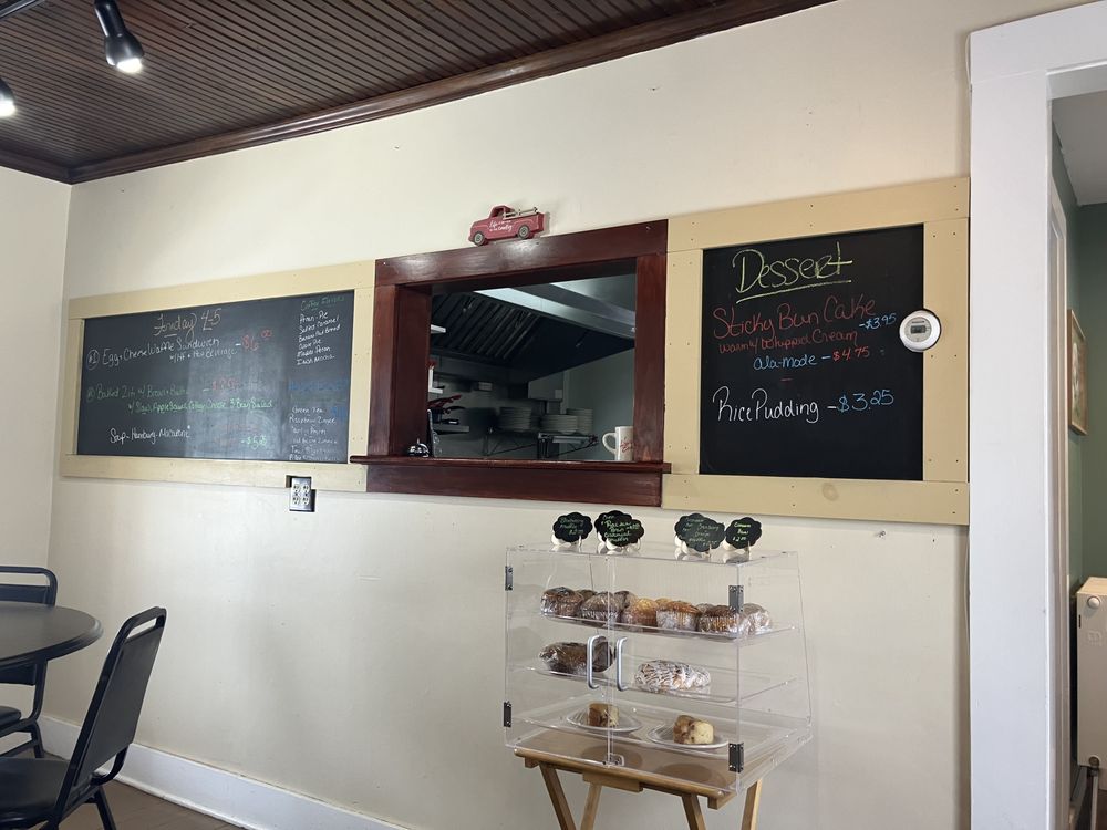 The Rail Trail Eatery Logo