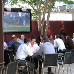 Le Bistro - Outdoor courtyard