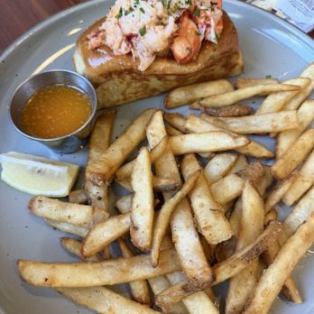 Stonington Pizza Palace - Hot Lobster Roll - Pizza Near Me - Stonington, Connecticut Stonington Pizza Palace - Hot Lobster Roll - Pizza Near Me - Stonington, Connecticut