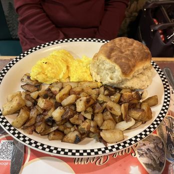 Black Bear Diner Amarillo - Scrambled eggs, biscuit, potatos - Diners Near Me - Amarillo, Texas Black Bear Diner Amarillo - Scrambled eggs, biscuit, potatos - Diners Near Me - Amarillo, Texas